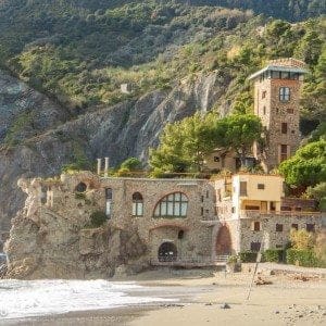 Monterosso al mare med sitt sjøslott